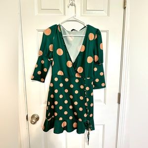Small green dress with beige polka dots